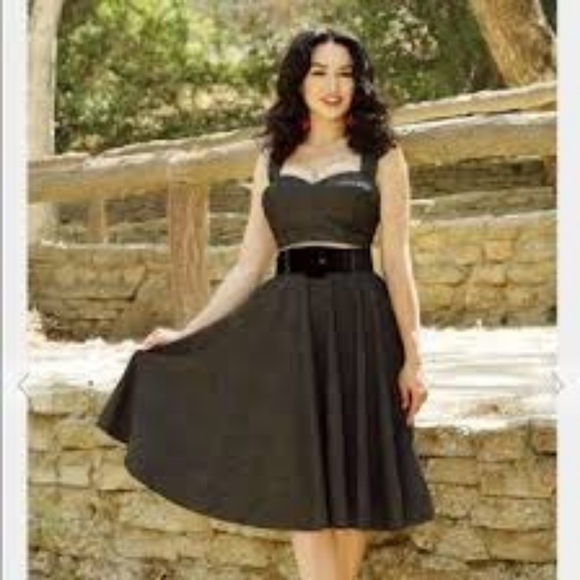 ALLISON CROP TOP in DARK DENIM VARLA BY PINUP COUTURE - Picture 2 of 7